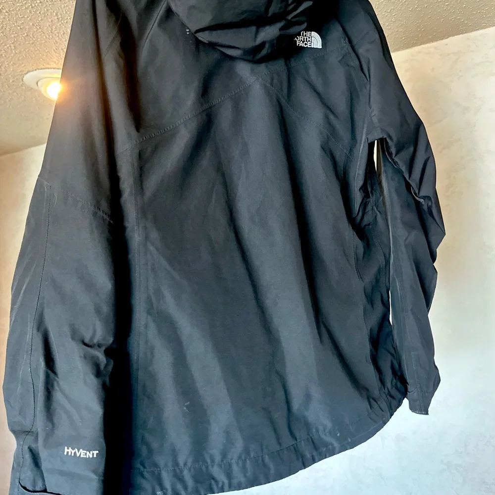 The North Face Women Black Performance Jacket - Picture 2 of 8
